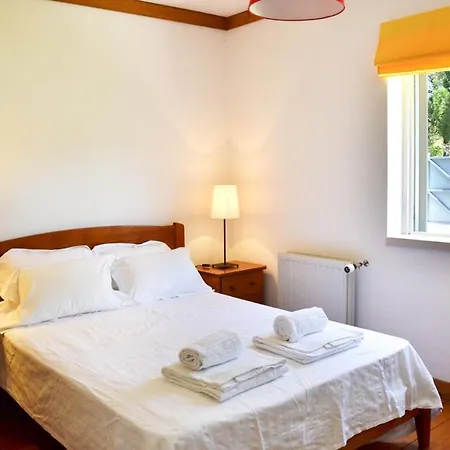Sleeps 16 Pool Wifi * Praia das Maçãs